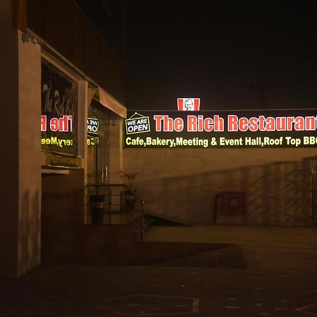The Rich Hotel & Apartments 라호르 외부 사진