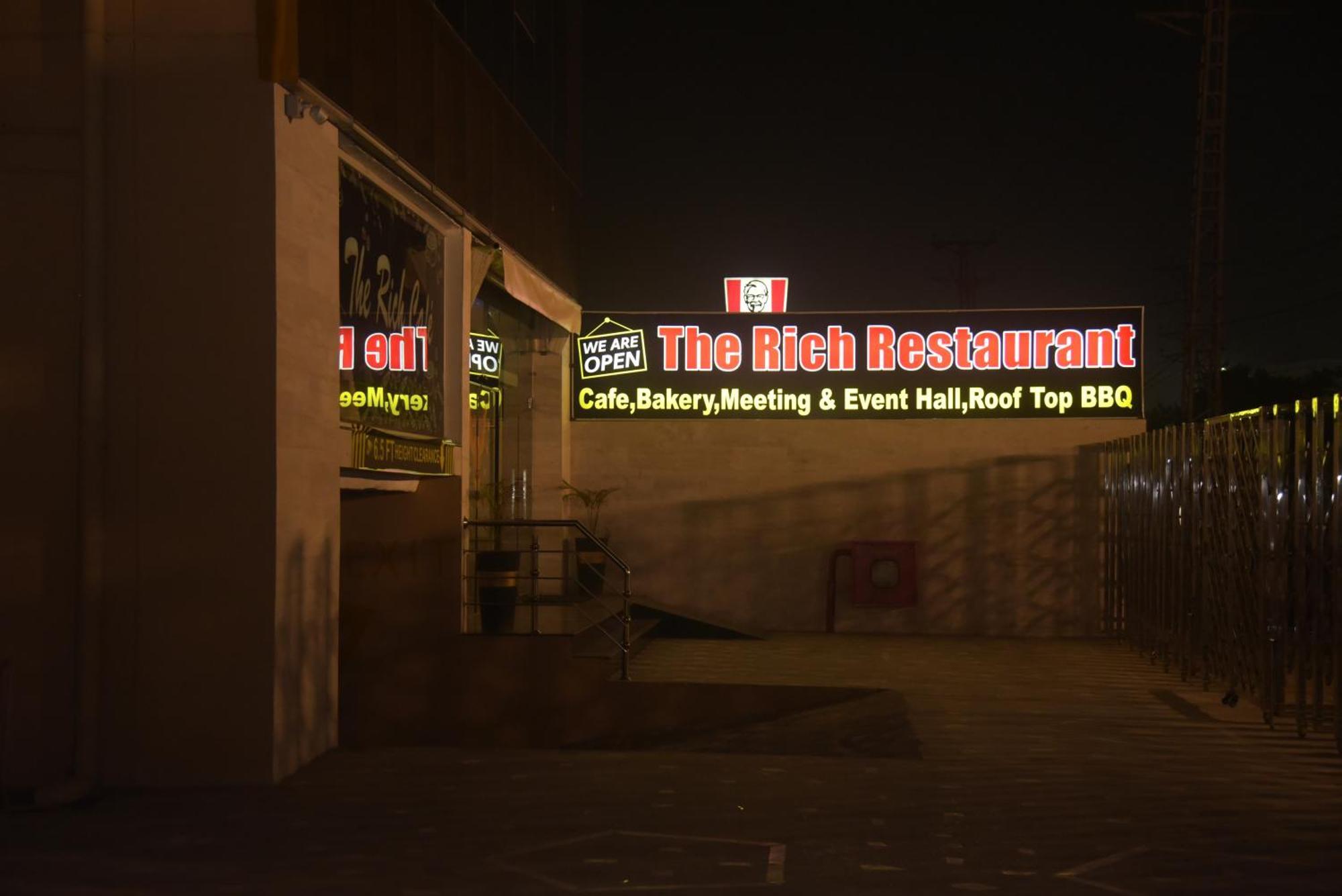 The Rich Hotel & Apartments 라호르 외부 사진
